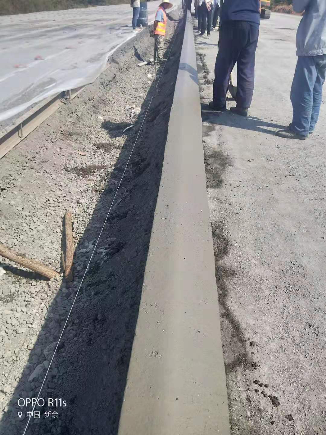 水泥混凝土路緣石滑模機(jī)實(shí)用嗎？