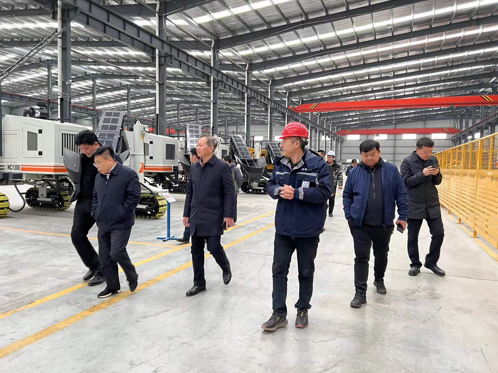 熱烈歡迎徐州市委市政府、淮海國(guó)際港務(wù)區(qū)、柳新鎮(zhèn)一行領(lǐng)導(dǎo)來(lái)我司參觀考察工作
